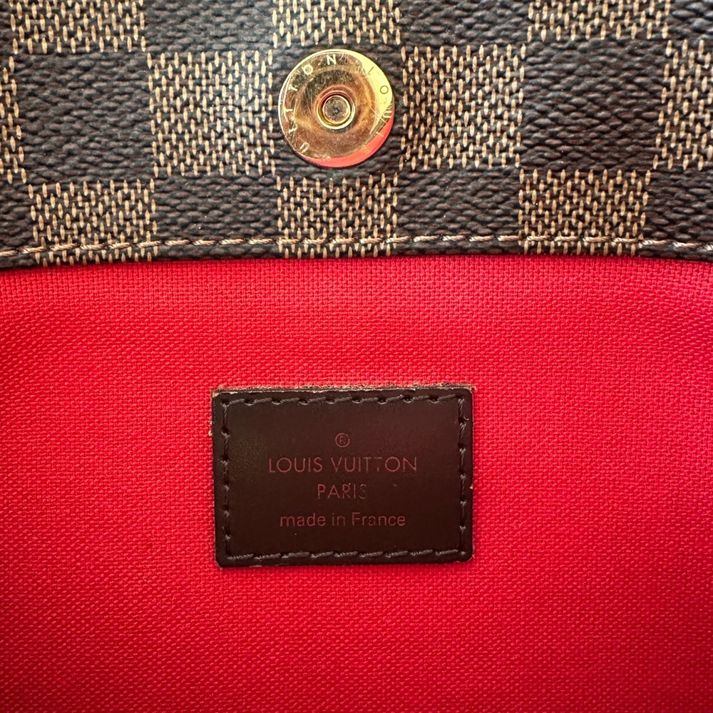 Louis Vuitton Damier Crossbody - Picture 12 of 16